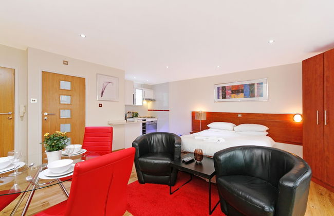 Baker Street Suites - Photo 27