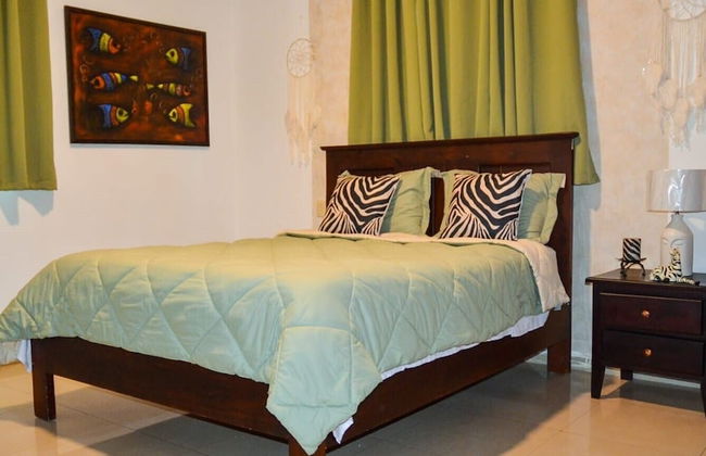 2 Minutes Walk to Beach Huge 3 bdrm Condo with Pool - Photo 12