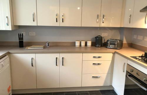 Hill House - 5 Mins Merry Hill - Perfect for Contractors & Families - Foto 3