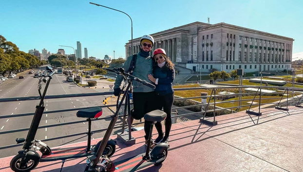 Percorrendo de patinete o bairro de La Recoleta