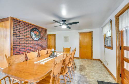 Cozy New York Farmhouse with Porch, Grill and Fire Pit - Foto 9