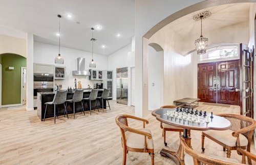 Luxury 6 BR Home Large Pool & Spa with Grassy Yard - Photo 28