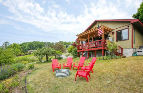 Crystal Lake Vacation Rental, 3 Mi to Betsie River - Foto 2