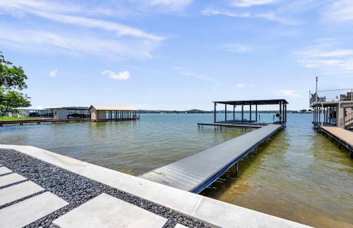 Lakefront Stay for 16 with Pool Dock & Game Room - Foto 50