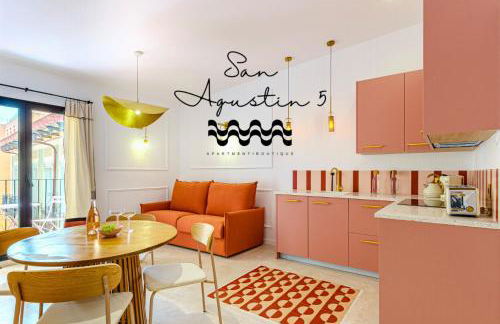 Apartment with exceptional charm in historic center of Alicante - Photo 2