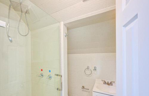 Long Island Duplex By Airport and Train - Foto 16