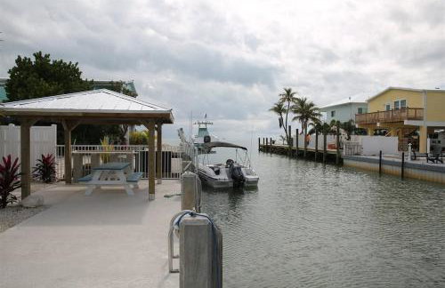 Seas the Day - Spacious Waterfront Pool Home, 50` Dock! - Foto 37