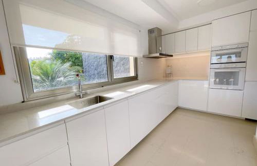 Luxury Oceanview Villa de Nava with heated private pool - Foto 59