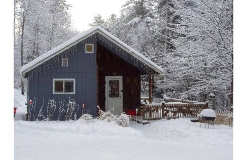Your Perfect Getaway: Mountain Cabin Retreat with Hot Tub and Fireplace in Lisbon, NH - Foto 8
