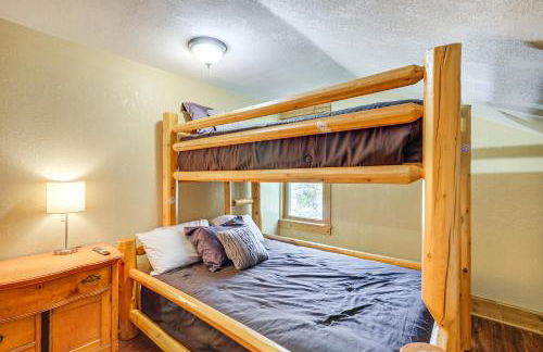 Pellston Farmhouse with Snowmobile Trail Access! - Foto 24