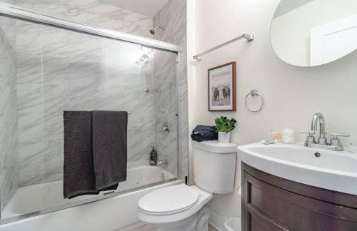 City Views and Convenient 3BR Suite for Group of 8 Guests Near McCormick, Shedd Aquarium, Museum Campus & Navy Pier - Foto 15