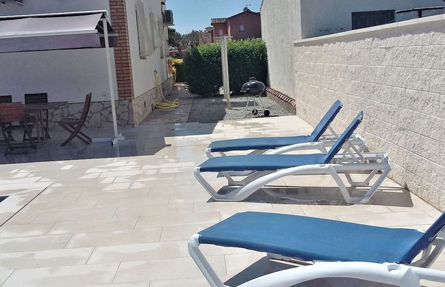 Peaceful Holiday Home in Sant Pere Pescador With Swimming Pool - Foto 33