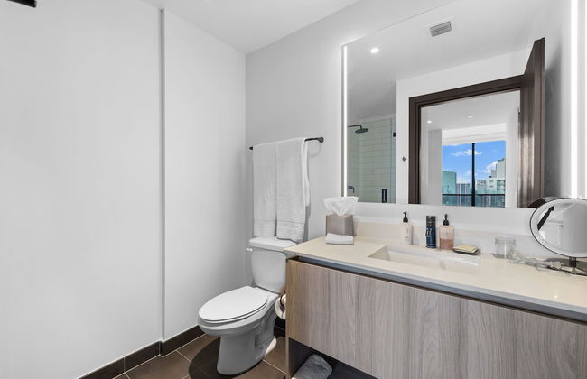 Luxurious Condo Downtown Miami Heart - Photo 33