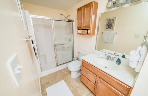 New Kid in Town - King Bed & Sofa Bed - Sleeps 2-4 - Photo 8