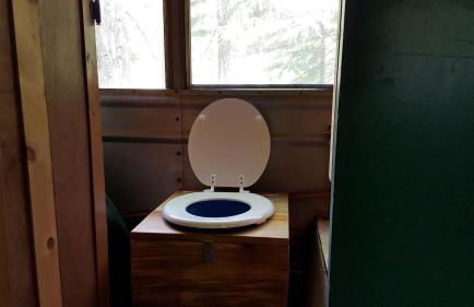 Unique Renovated School Bus for Camping in the Klamath National Forest, California - Foto 3