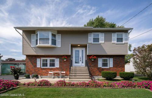Bright & Spacious Apartments Near Albany Airport - Foto 1