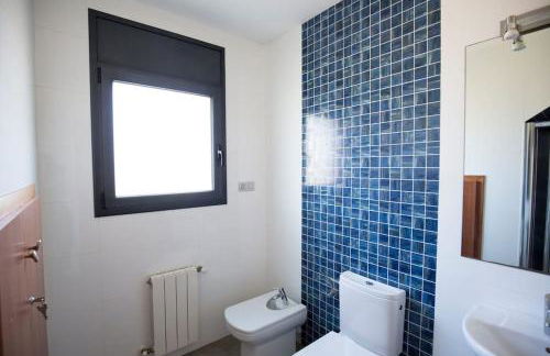 Villa Mediterránea con Cinco Dormitorios y Piscina - Foto 35