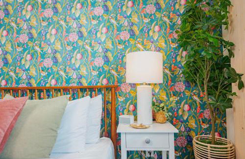 The Botanical Suite Newly Built Upscale Central - Photo 12