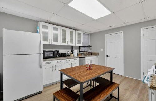 Spacious 2Br home in Malden with AC & heat - Photo 23