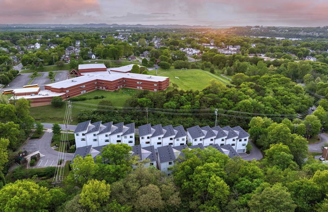 Luxe 4bdr w/ Balcony & Parking, 10 Mins to Broadway 9th Avenue by Avantstay - Foto 40