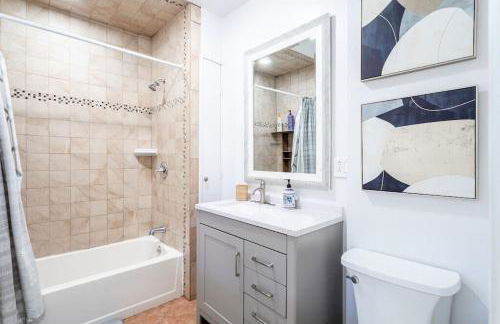 Spacious&Gracious- 5BR Fam-Friendly near I95&Shops - Foto 78