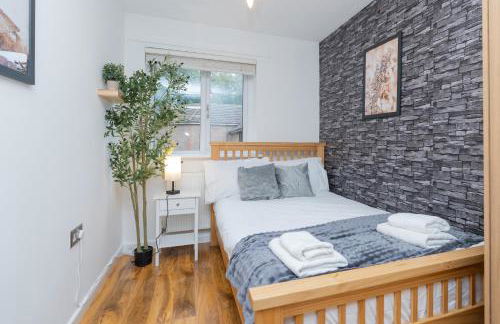 Open Mind Property - 3 Bed Home with Free Parking - Foto 3