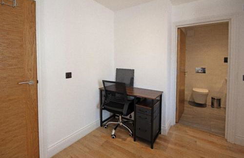 2 Bedroom, 2 Bathroom Apartment with Balcony in Hoxton, Zone 1, Sleeps 6 - Foto 10