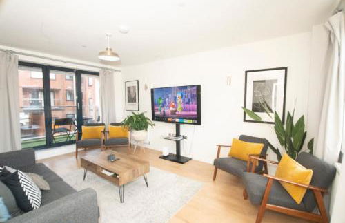 Spacious 4BR 4BA gated townhouse with balconies, Central JQ - Foto 2