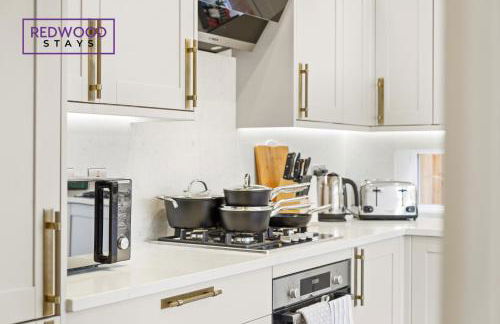 Spacious 4 Bedroom 2 Bath Serviced Home For Contractors & Families with X2 Free Parking Spaces, Fast WiFi - Hosted By Redwood Stays - Foto 4