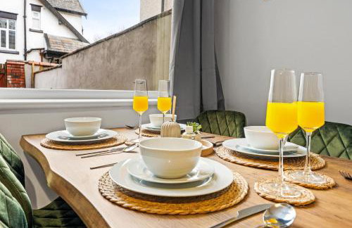 Comfortable 4 Bed Home - Free Parking & Fast WiFi - Foto 55