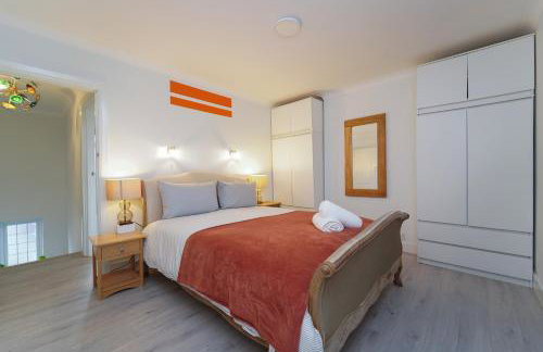 Gaia Cottages 3BR Home with Parking,WIFI,Garden,EV & Desk - Foto 7