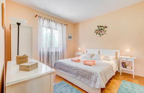 JOVI-relaxing, fenced, private, heated pool & view - Photo 9