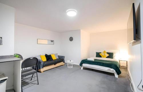 Modern Derby Studio - Sleeps 4, Close to Amenities & Parking - Foto 7