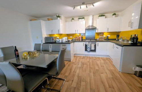 Modern 2 bedroom Flat with Parking Balcony and WiFi - Foto 10