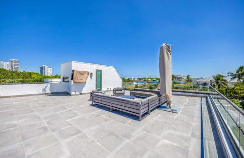 LVS Villa Blanco 5BR Coastal Oasis with Rooftop Sunset Deck Heated Pool Spa & Walk-to-Beach Access - Foto 59