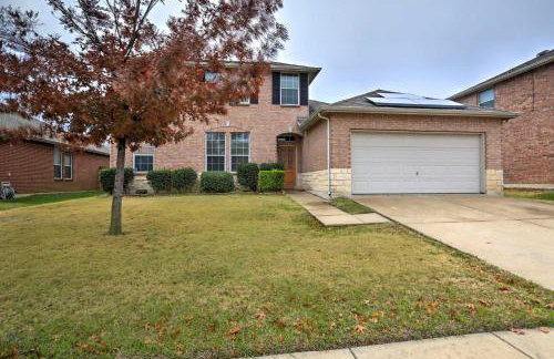 Quiet Arlington House with Yard near Joe Pool Lake! - Foto 26