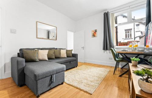 Comfortable 4 Bed Home - Free Parking & Fast WiFi - Foto 34