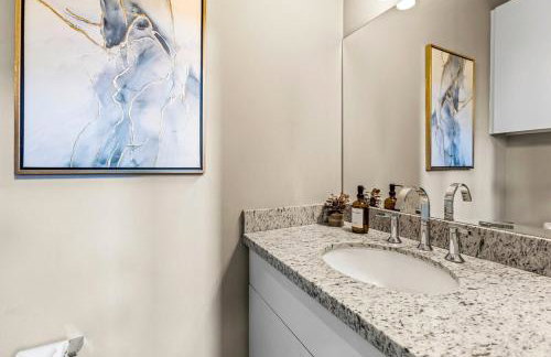 Gorgeous Property Near Convention Center - Foto 15