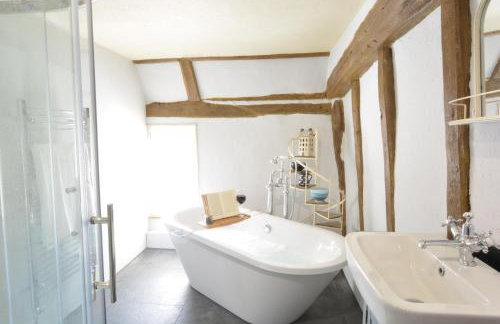 The White House with Studio - Photo 11