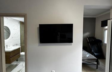 Grey Studio House - Photo 12