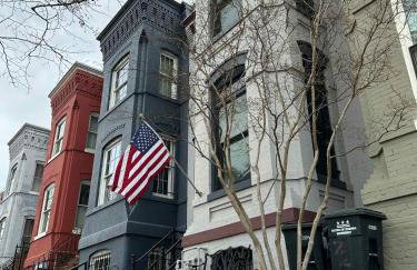 Sojourn Lovely Hill Family Home with Backyard near DC Icons - Foto 31