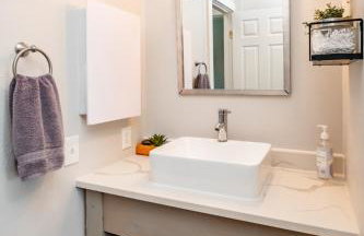 Renovated Bungalow Getaway - Foto 60