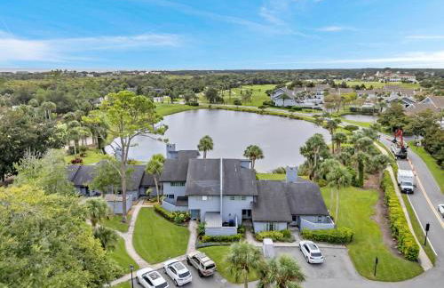 Beachy Vibes - 2BR w lake views & screened sunroom - Foto 47