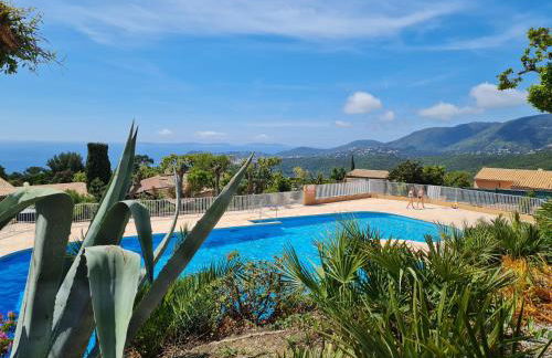 Bel appartement au calme avec terrasse aperçu mer, jardinet et piscine - Foto 32