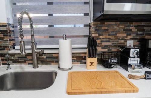 Luxury Retreat 3B ,2Ba POOL , Coral Gables Center - Photo 17