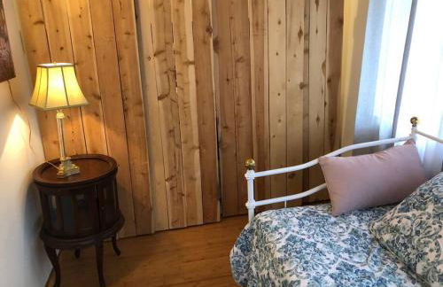 Ruth House Original Craftsman PETS, walk to State st. - Photo 17