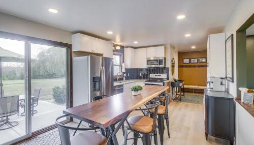 Updated Plymouth Home about 5 Mi to Road America! - Foto 2