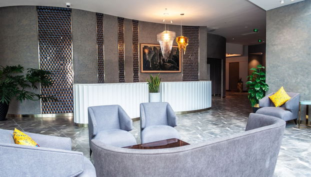 Coin salon dans le hall