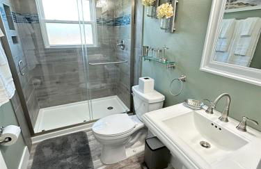 BRAND NEW! Lakefront 9BR Pool Hot Tub Outdoor Kitchen BBQ Theater 2 miles Disney - Foto 22