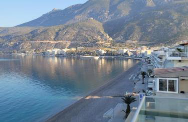 Stylish Rooftop Retreat with Hot Tub with Loutraki Beach - Foto 29